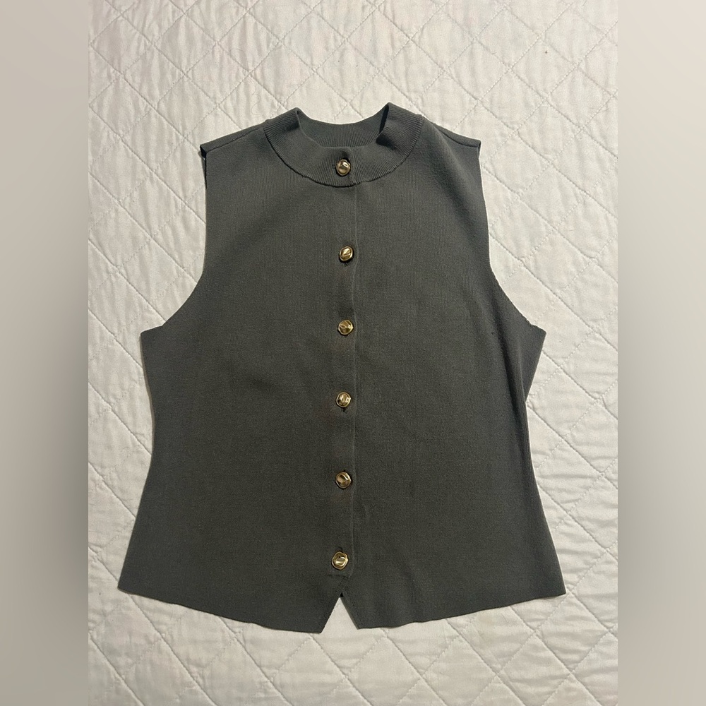 Sleeveless sage green Button-Up Top